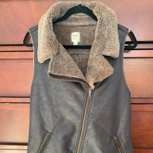 Dylan by True Grit - Shearling Asymmetrical Moto Vest